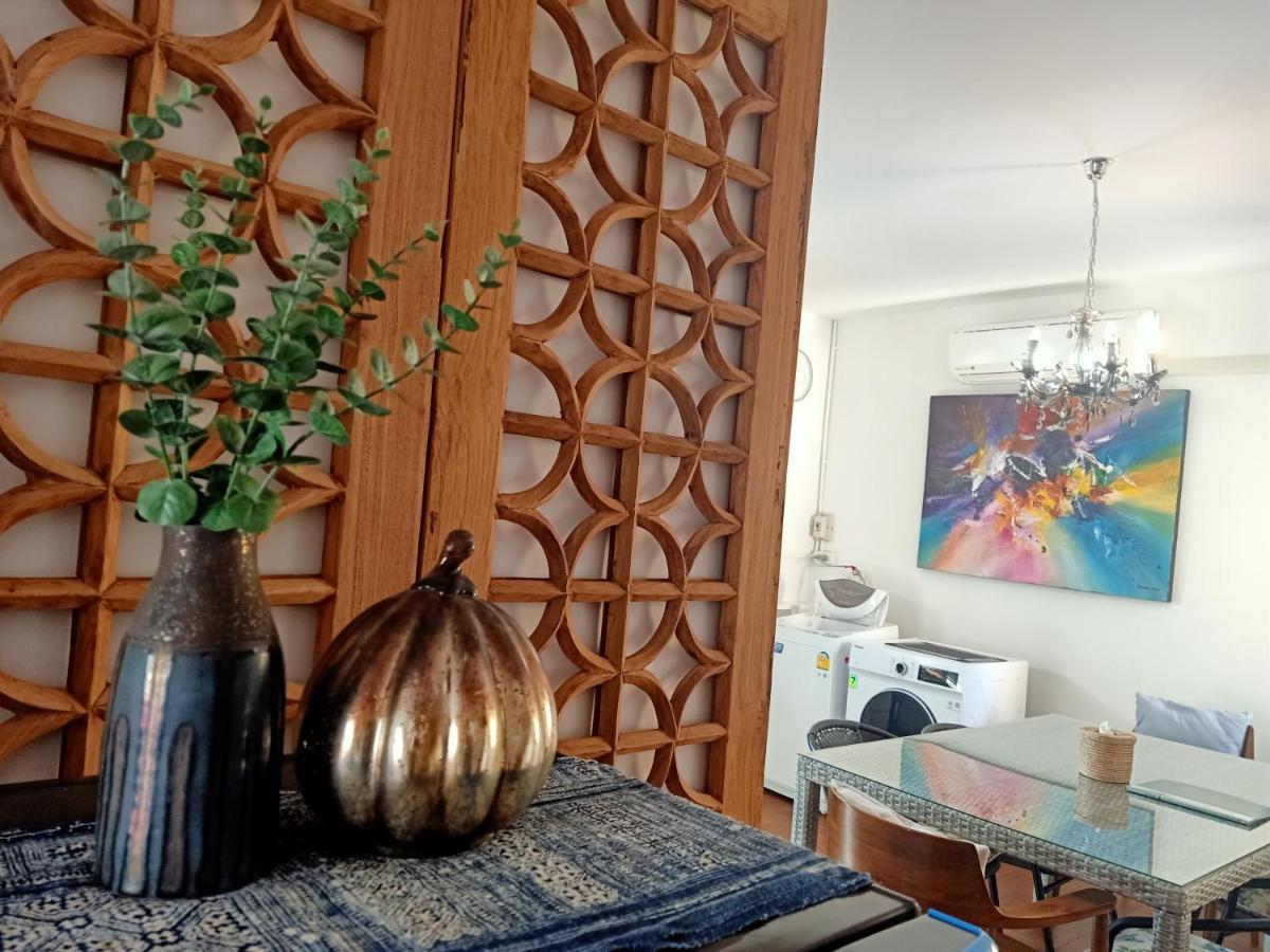 8th House @ Center Of Chiangmai Old Town Apartamento