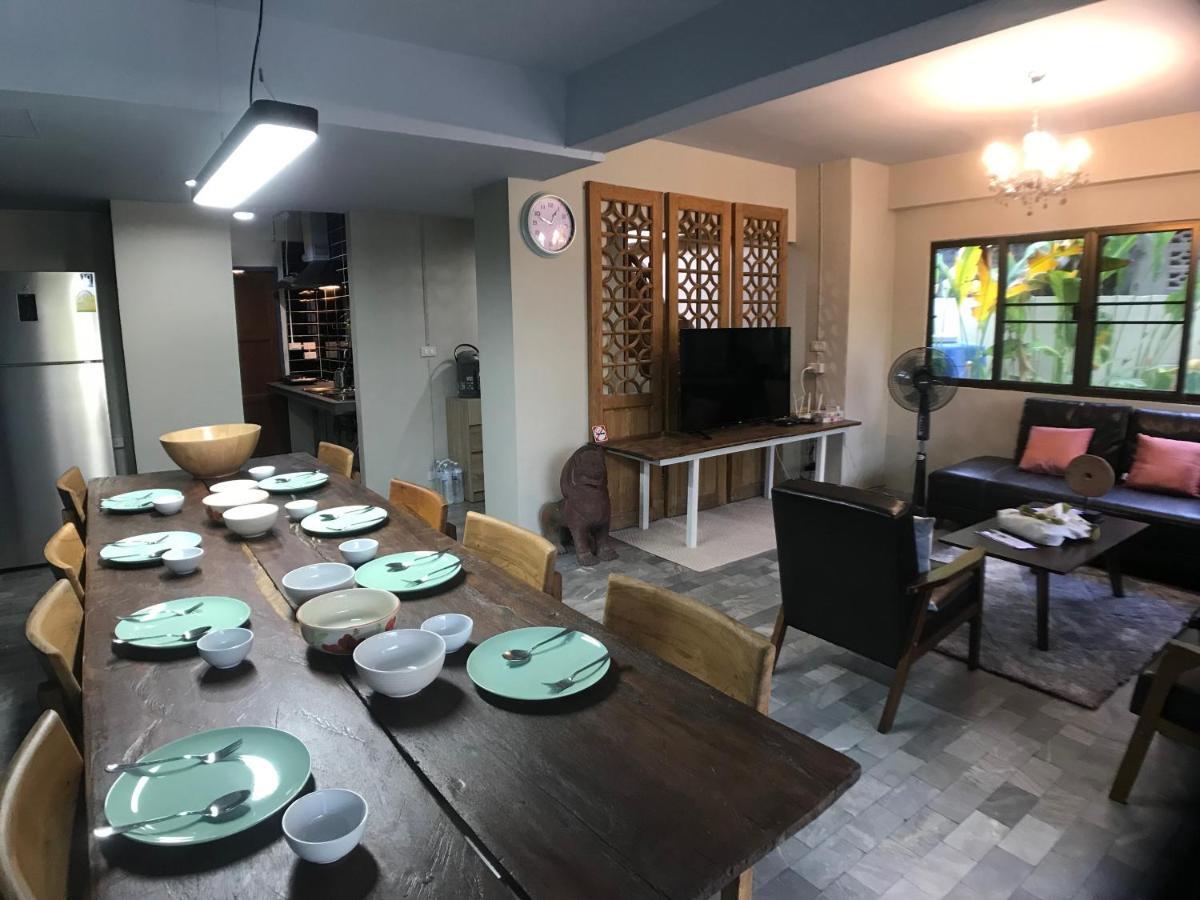 8th House @ Center Of Chiangmai Old Town Apartamento